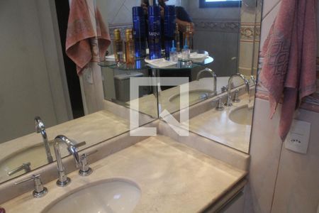 Apartamento à venda com 130m², 3 quartos e 2 vagasBanheiro 