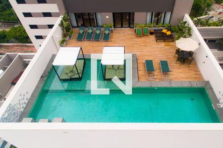 Studio à venda com 32m², 1 quarto e sem vaga Studio à venda com 32m², 1 quarto e sem vagaPiscina