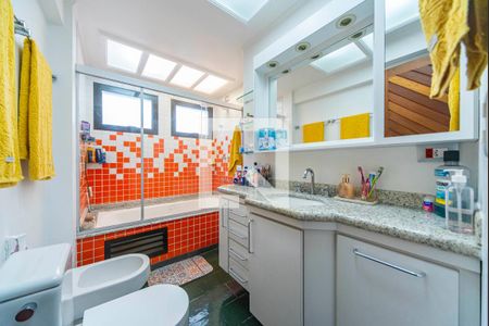 Apartamento à venda com 176m², 3 quartos e 3 vagasBanheiro do quarto 3