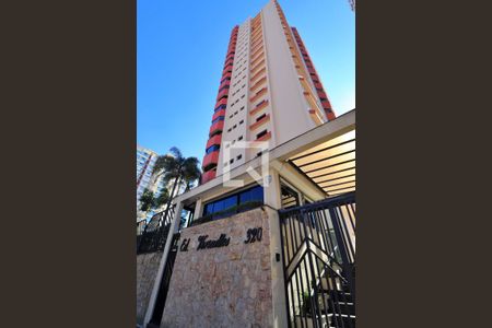 Apartamento à venda com 176m², 3 quartos e 3 vagasFachada e portaria