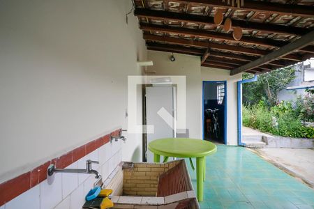 Casa à venda com 10m², 2 quartos e 1 vagaÁrea de serviço