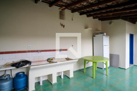 Casa à venda com 10m², 2 quartos e 1 vagaÁrea de serviço