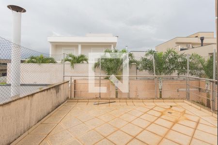 Casa de condomínio à venda com 317m², 4 quartos e 4 vagas Casa de condomínio à venda com 317m², 4 quartos e 4 vagasVaranda da Suíte 2