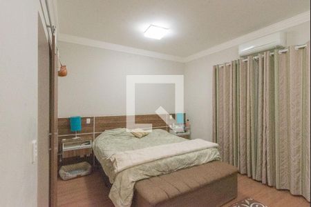 Casa de condomínio à venda com 317m², 4 quartos e 4 vagas Casa de condomínio à venda com 317m², 4 quartos e 4 vagasSuíte 1