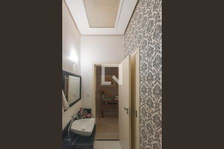 Casa de condomínio à venda com 317m², 4 quartos e 4 vagas Casa de condomínio à venda com 317m², 4 quartos e 4 vagasBanheiro