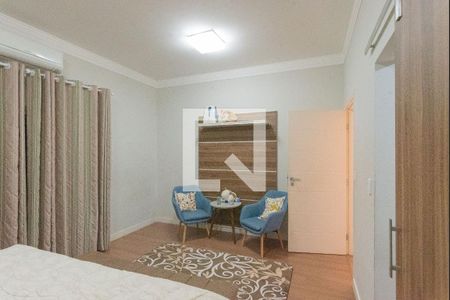 Casa de condomínio à venda com 317m², 4 quartos e 4 vagas Casa de condomínio à venda com 317m², 4 quartos e 4 vagasSuíte 1