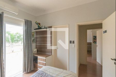 Casa de condomínio à venda com 317m², 4 quartos e 4 vagas Casa de condomínio à venda com 317m², 4 quartos e 4 vagasSuíte 3