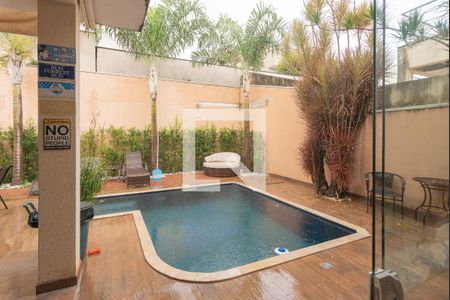 Casa de condomínio à venda com 317m², 4 quartos e 4 vagas Casa de condomínio à venda com 317m², 4 quartos e 4 vagasPiscina