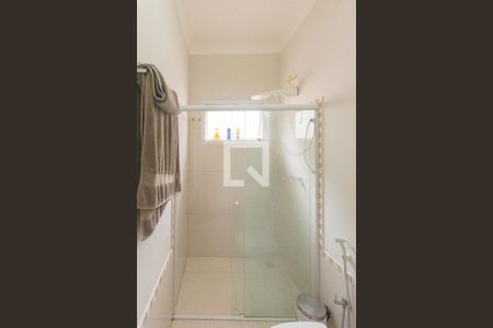 Casa de condomínio à venda com 317m², 4 quartos e 4 vagas Casa de condomínio à venda com 317m², 4 quartos e 4 vagasBanheiro da Suíte 2