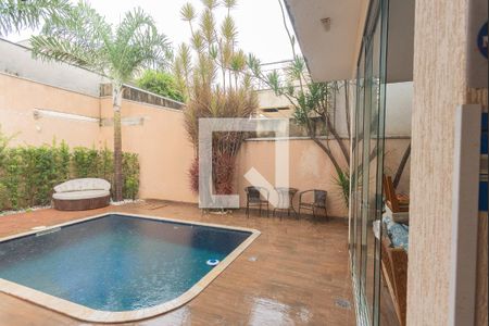 Casa de condomínio à venda com 317m², 4 quartos e 4 vagas Casa de condomínio à venda com 317m², 4 quartos e 4 vagasPiscina