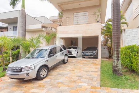 Casa de condomínio à venda com 317m², 4 quartos e 4 vagas Casa de condomínio à venda com 317m², 4 quartos e 4 vagasFachada