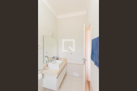 Casa de condomínio à venda com 317m², 4 quartos e 4 vagas Casa de condomínio à venda com 317m², 4 quartos e 4 vagasBanheiro da Suíte 2