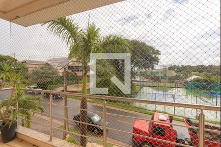 Casa de condomínio à venda com 317m², 4 quartos e 4 vagas Casa de condomínio à venda com 317m², 4 quartos e 4 vagasVaranda da Suíte  1