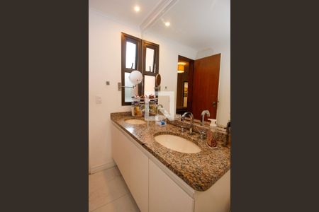 Apartamento à venda com 150m², 4 quartos e 2 vagasBanheiro da Suíte 1