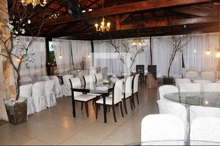 Casa à venda com 600m², 5 quartos e 6 vagas Casa à venda com 600m², 5 quartos e 6 vagasDetalhe - Salão 02