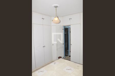 Casa à venda com 600m², 5 quartos e 6 vagas Casa à venda com 600m², 5 quartos e 6 vagasDetalhe - Quarto 01 com Suíte