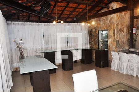 Casa à venda com 600m², 5 quartos e 6 vagas Casa à venda com 600m², 5 quartos e 6 vagasDetalhe - Salão 02