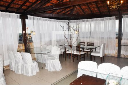 Casa à venda com 600m², 5 quartos e 6 vagas Casa à venda com 600m², 5 quartos e 6 vagasDetalhe - Salão 02
