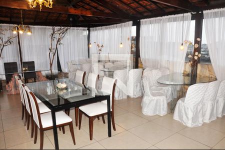 Casa à venda com 600m², 5 quartos e 6 vagas Casa à venda com 600m², 5 quartos e 6 vagasDetalhe - Salão 02