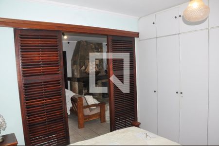 Casa à venda com 600m², 5 quartos e 6 vagas Casa à venda com 600m², 5 quartos e 6 vagasDetalhe - Quarto 01 com Suíte