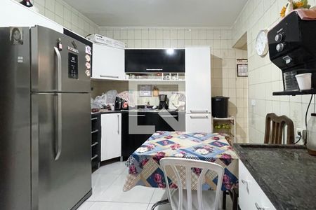 Casa à venda com 279m², 4 quartos e 2 vagas Casa à venda com 279m², 4 quartos e 2 vagasCozinha