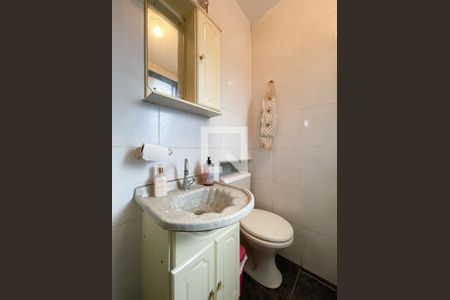 Casa à venda com 279m², 4 quartos e 2 vagas Casa à venda com 279m², 4 quartos e 2 vagasEdícula - Banheiro Social