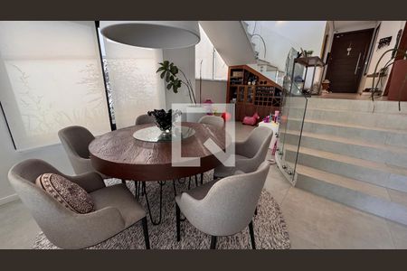 Casa de condomínio à venda com 250m², 3 quartos e 4 vagas Casa de condomínio à venda com 250m², 3 quartos e 4 vagasSala de Jantar