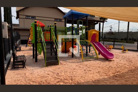 Casa de condomínio à venda com 250m², 3 quartos e 4 vagas Casa de condomínio à venda com 250m², 3 quartos e 4 vagasÁrea comum - Playground