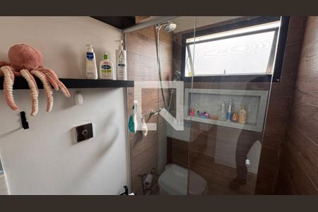 Casa de condomínio à venda com 250m², 3 quartos e 4 vagas Casa de condomínio à venda com 250m², 3 quartos e 4 vagasBanheiro