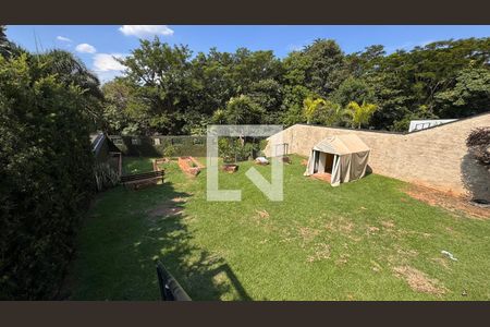 Casa de condomínio à venda com 250m², 3 quartos e 4 vagas Casa de condomínio à venda com 250m², 3 quartos e 4 vagasQuintal