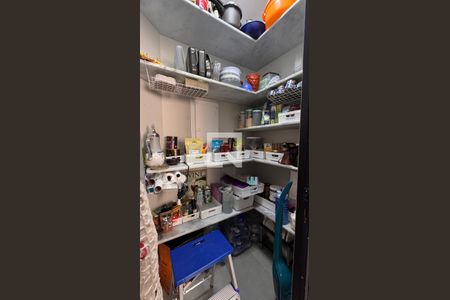 Casa de condomínio à venda com 250m², 3 quartos e 4 vagas Casa de condomínio à venda com 250m², 3 quartos e 4 vagasDespensa