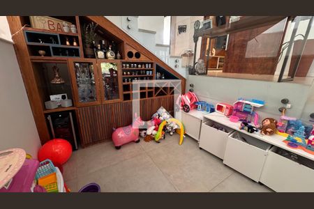 Casa de condomínio à venda com 250m², 3 quartos e 4 vagas Casa de condomínio à venda com 250m², 3 quartos e 4 vagasÁrea comum