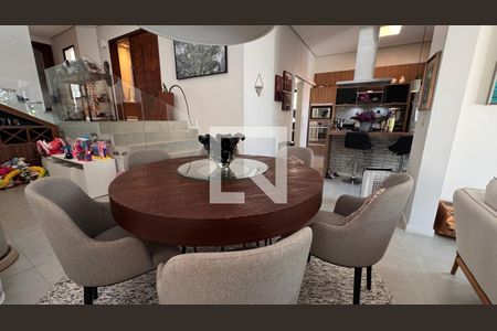 Casa de condomínio à venda com 250m², 3 quartos e 4 vagas Casa de condomínio à venda com 250m², 3 quartos e 4 vagasSala de Jantar