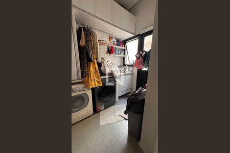 Casa de condomínio à venda com 250m², 3 quartos e 4 vagas Casa de condomínio à venda com 250m², 3 quartos e 4 vagasÁrea de Serviço