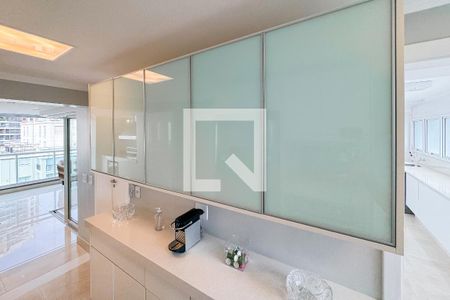 Apartamento à venda com 161m², 3 quartos e 3 vagasCozinha - Armários