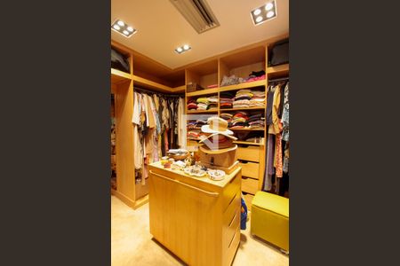 Apartamento à venda com 261m², 3 quartos e 2 vagasQuarto 2 suíte