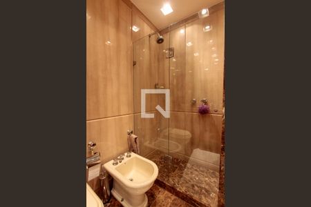 Apartamento à venda com 261m², 3 quartos e 2 vagasBanheiro Quarto 2 suíte