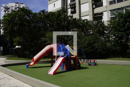 Apartamento à venda com 261m², 3 quartos e 2 vagasÁrea comum - Playground