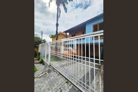 Casa à venda com 367m², 3 quartos e 4 vagas Casa à venda com 367m², 3 quartos e 4 vagasFachada