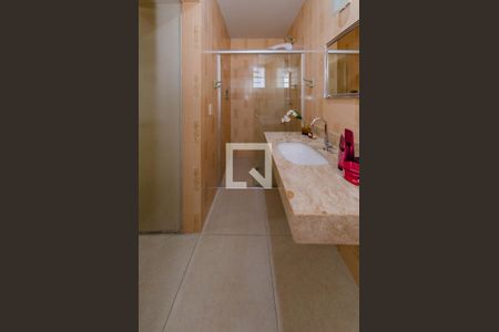 Apartamento à venda com 130m², 3 quartos e 2 vagas Apartamento à venda com 130m², 3 quartos e 2 vagasBanheiro suíte