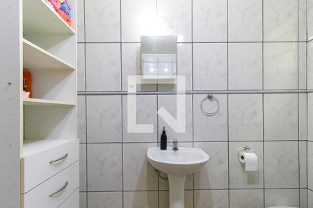 Casa à venda com 174m², 2 quartos e 2 vagas Casa à venda com 174m², 2 quartos e 2 vagasBanheiro social