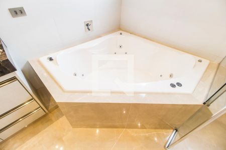 Casa de condomínio à venda com 524m², 4 quartos e 4 vagasDetalhe do Banheiro da Suite