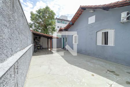 Casa à venda com 420m², 3 quartos e 6 vagas Casa à venda com 420m², 3 quartos e 6 vagasQuintal