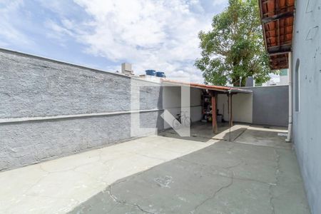 Casa à venda com 420m², 3 quartos e 6 vagas Casa à venda com 420m², 3 quartos e 6 vagasQuintal