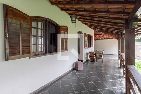 Casa à venda com 420m², 3 quartos e 6 vagas Casa à venda com 420m², 3 quartos e 6 vagasVaranda