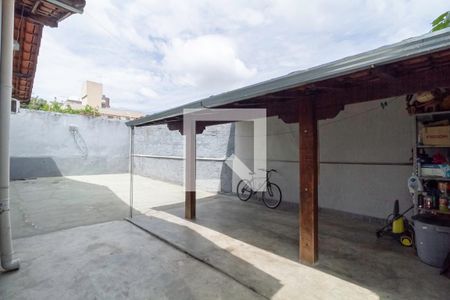 Casa à venda com 420m², 3 quartos e 6 vagas Casa à venda com 420m², 3 quartos e 6 vagasQuintal