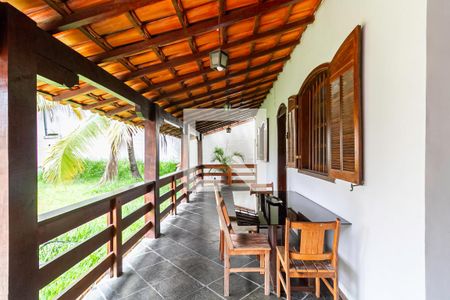 Casa à venda com 420m², 3 quartos e 6 vagas Casa à venda com 420m², 3 quartos e 6 vagasVaranda