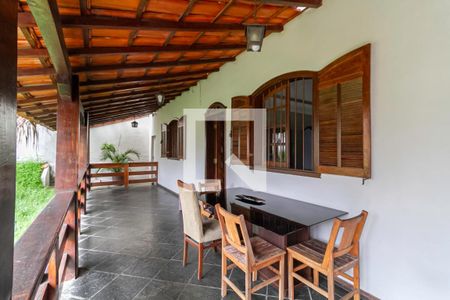 Casa à venda com 420m², 3 quartos e 6 vagas Casa à venda com 420m², 3 quartos e 6 vagasVaranda