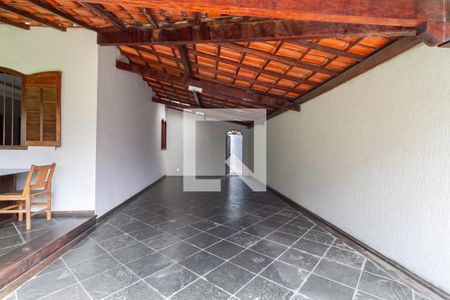 Casa à venda com 420m², 3 quartos e 6 vagas Casa à venda com 420m², 3 quartos e 6 vagasGaragem