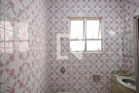 Casa à venda com 236m², 4 quartos e 4 vagas Casa à venda com 236m², 4 quartos e 4 vagasBanheiro